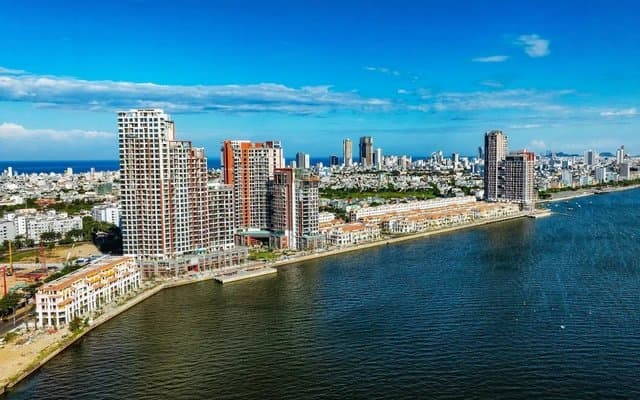 Bất động sản Đà Nẵng hưởng lợi từ kinh tế phát triển. Ảnh: Tổ hợp dự án Sun Symphony Residences.